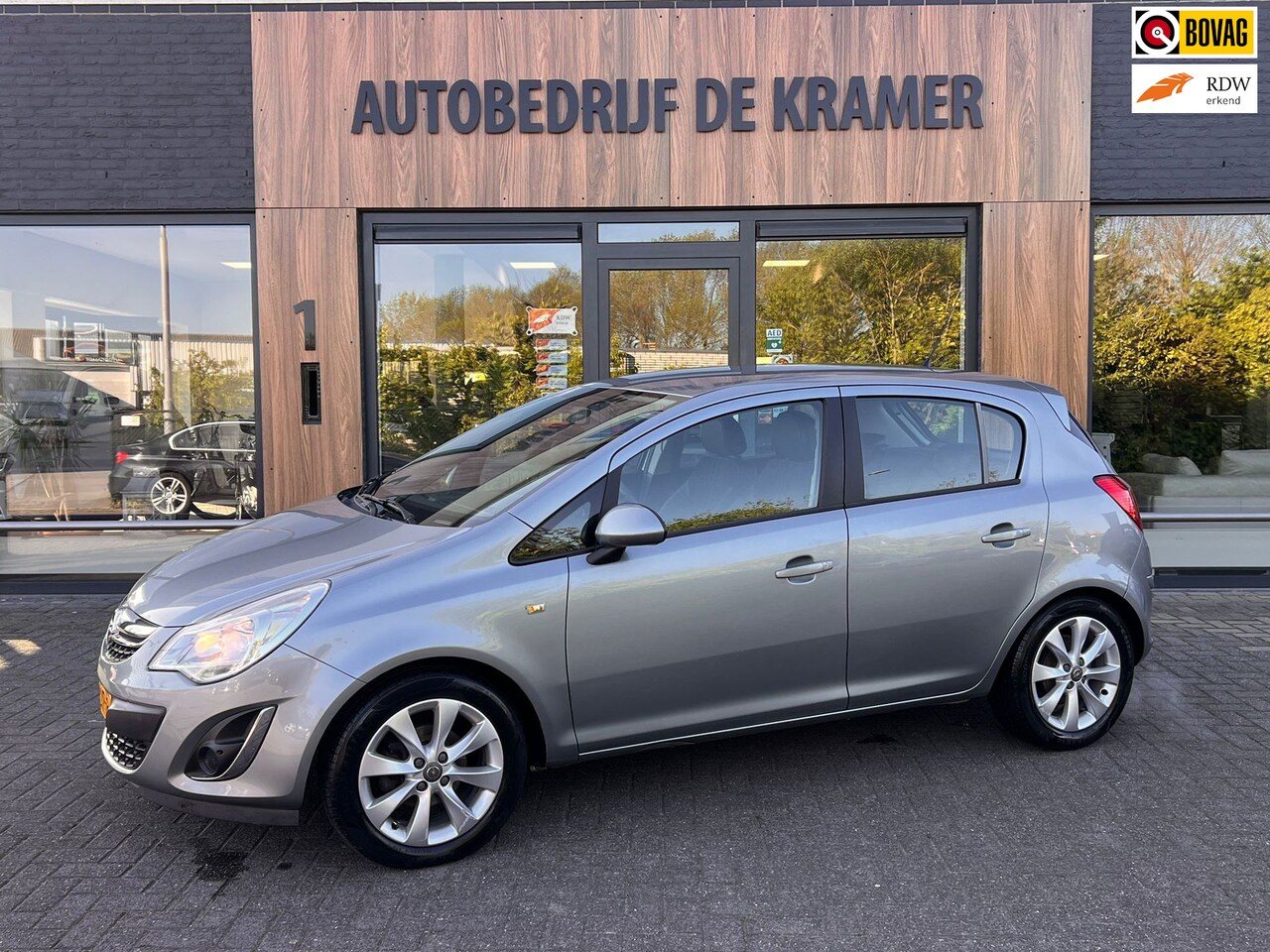 Opel Corsa - 1.2-16V Anniversary Edition 1.2-16V Anniversary Edition - AutoWereld.nl