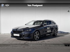 BMW 5-serie Touring - 550e xDrive M-Sport Pro / Driving Assistant Professional / Bowers & Wilkins / Glazen Panor