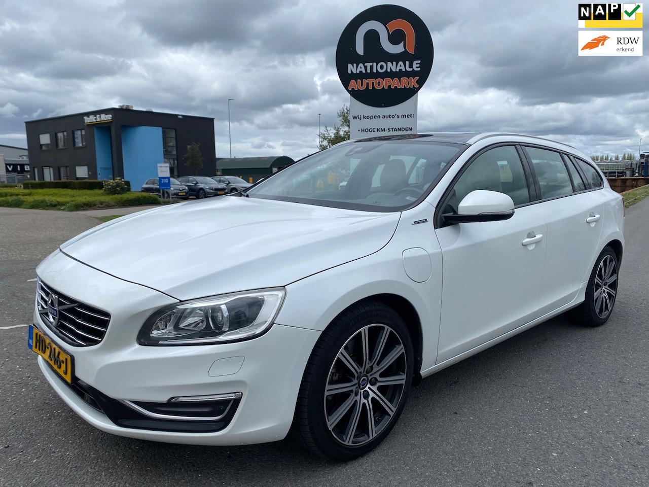 Volvo V60 - | 2015 | 2.4 D5 Twin Engine Special Edition | Automaat | APK - AutoWereld.nl