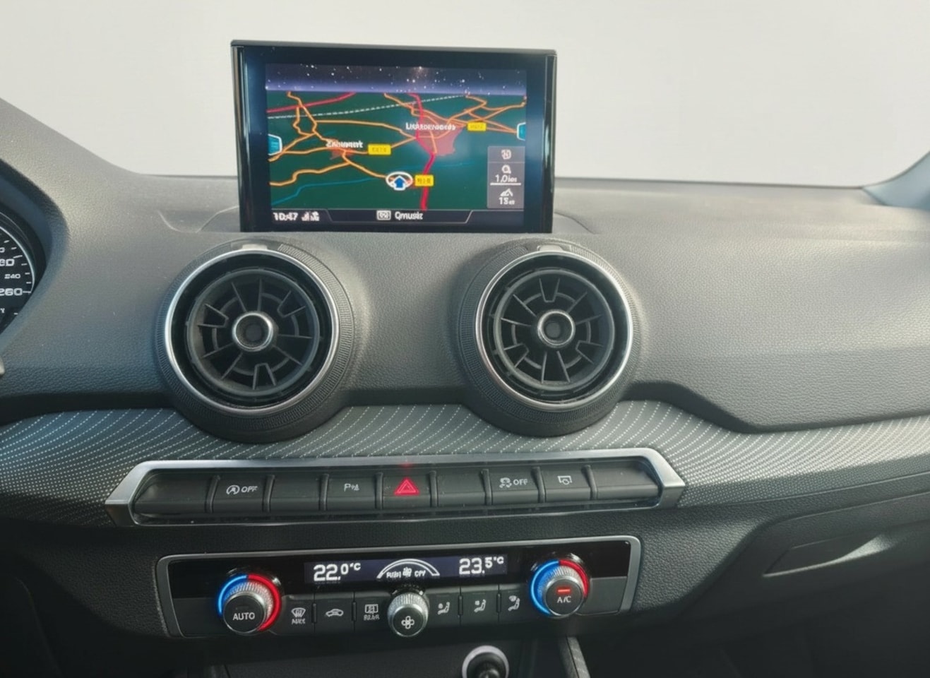 Audi Q2 - 1.0 TFSI #limited 1e eig Dealer ond. Trekhaak, Led, NAP