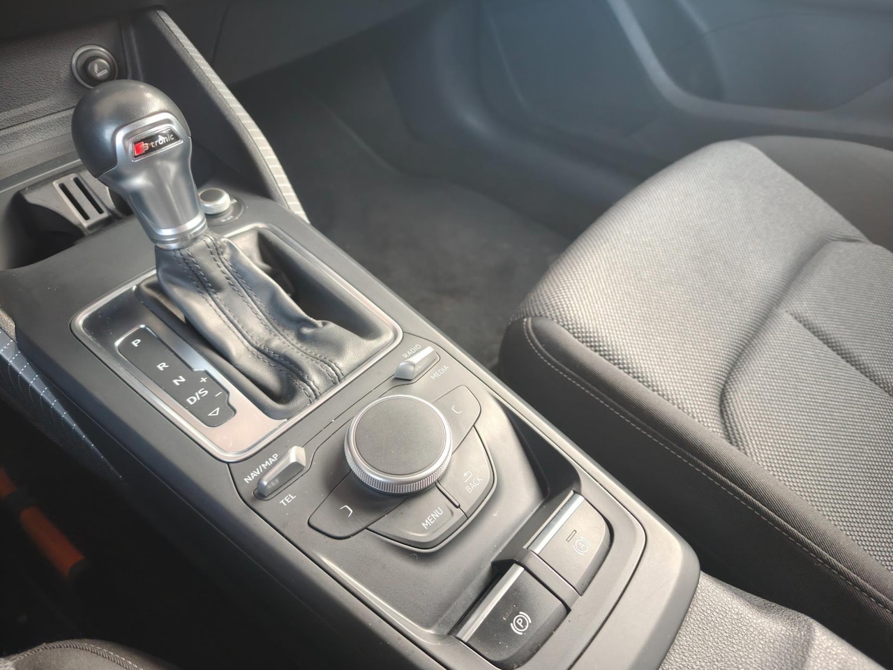 Audi Q2 - 1.0 TFSI #limited 1e eig Dealer ond. Trekhaak, Led, NAP