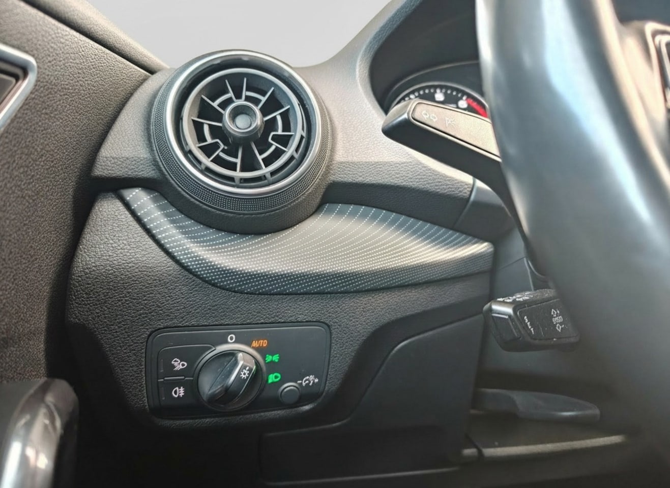 Audi Q2 - 1.0 TFSI #limited 1e eig Dealer ond. Trekhaak, Led, NAP