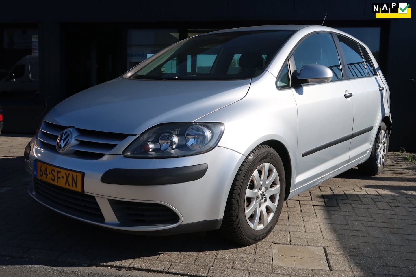 Volkswagen Golf Plus - 1.6 FSI Comfortline Business 1.6 FSI Comfortline Business, Hoge instap, NAP, APK, Airco, elektrische ramen, LM velgen, - AutoWereld.nl
