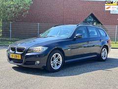 BMW 3-serie Touring - 318i Business Line Leder*Navigatie*Cruise*Clima*Parkeersensoren*NAP*2e eigenaar