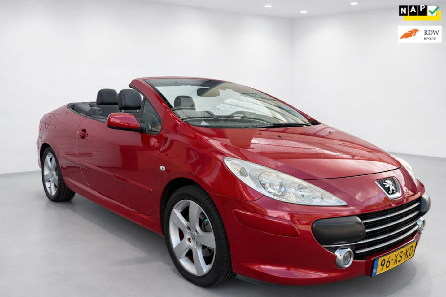 Peugeot 307 CC - 2.0-16V automaat, leder, cabriolet, pdc, apk, nap, airco, lichtmetaal, stoel verwarming, i - AutoWereld.nl