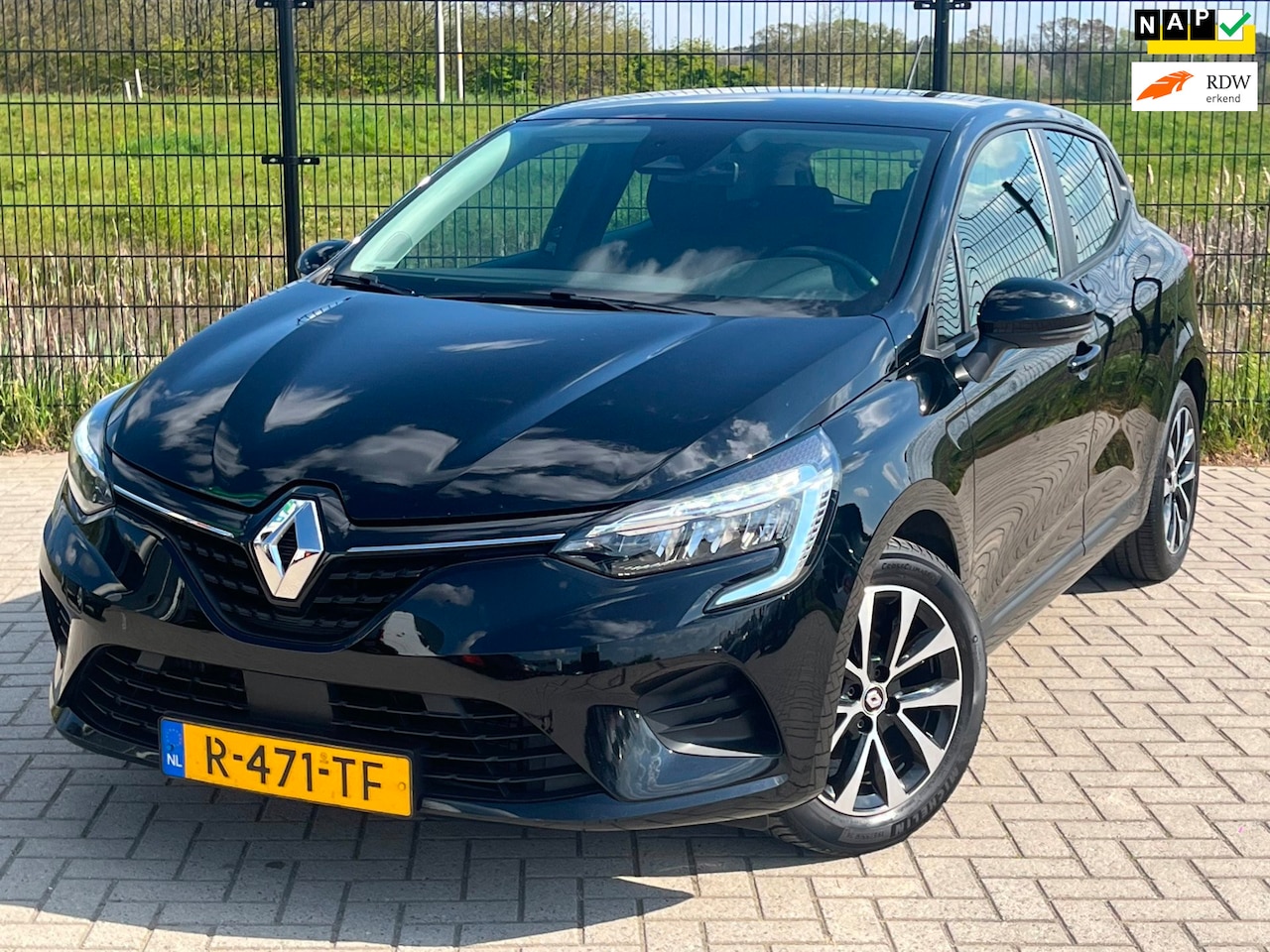 Renault Clio - 1.0 TCe 90 Evolution CarPlay | NAVI | KeyLess - AutoWereld.nl