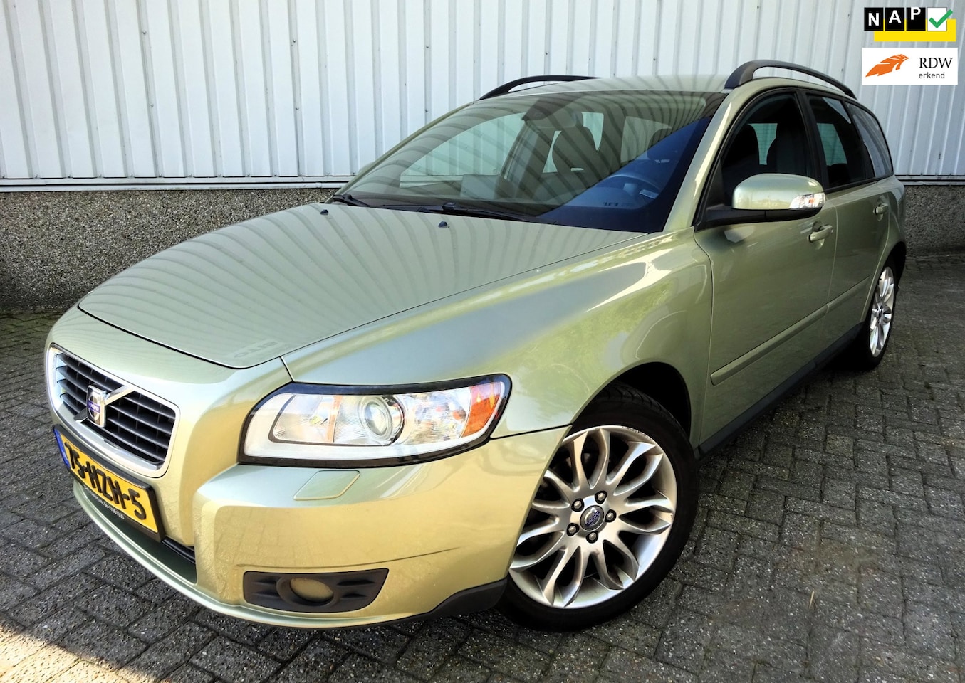 Volvo V50 - 1.8 Kinetic | Youngtimer | Trekhaak - AutoWereld.nl
