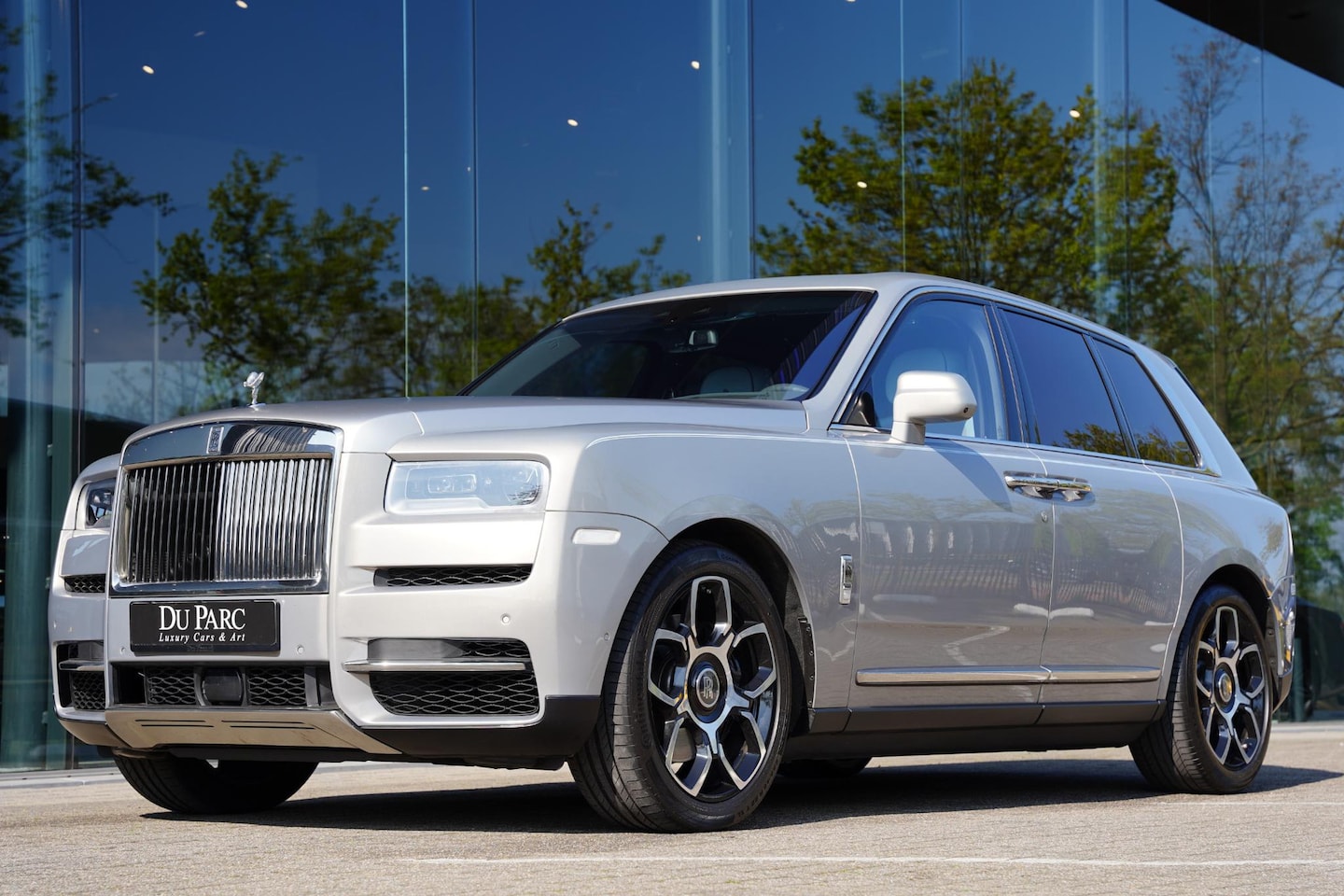 Rolls-Royce Cullinan - 6.75 V12 / Bespoke Audio / Starlight / Twin-Coachline - AutoWereld.nl