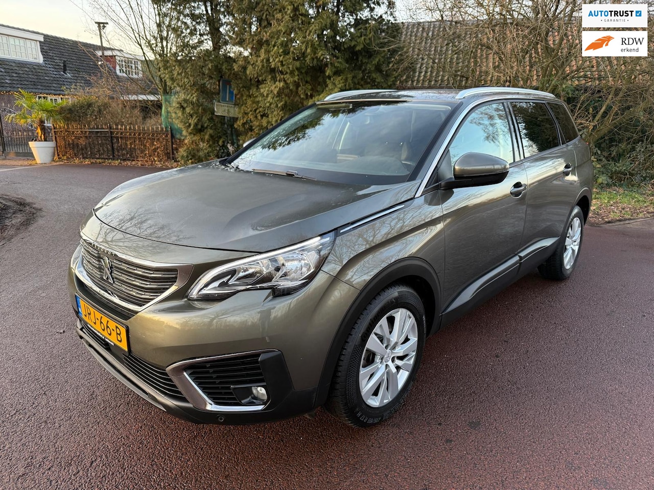 Peugeot 5008 - 1.2 PureTech Active / Navi / Airco / Automaat / BT / Aux / - AutoWereld.nl