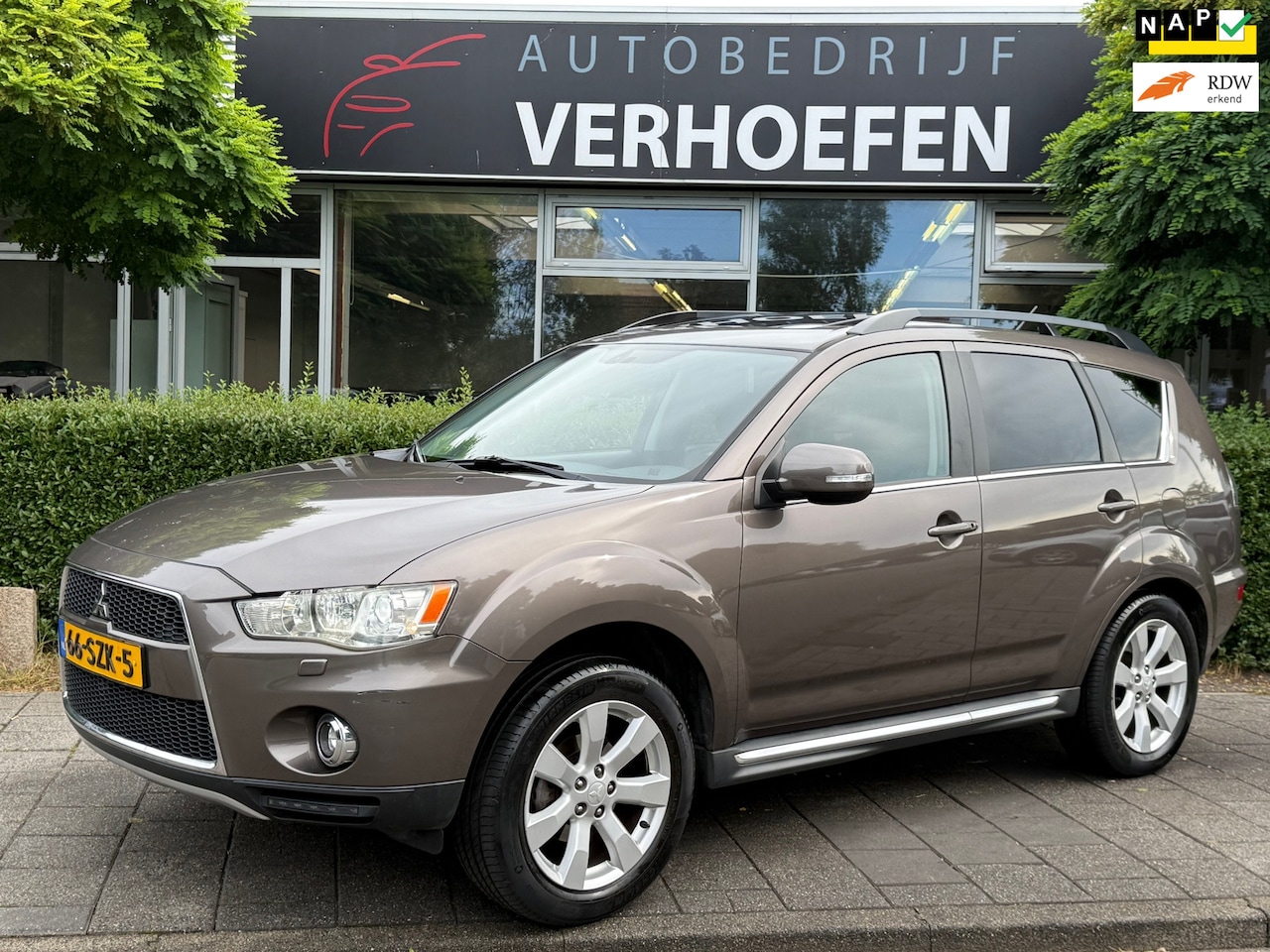 Mitsubishi Outlander - 2.0 Edition Two - AUTOMAAT - PANORAMDAK - PARKEERCAMERA - LEDER - NAVIGATIE - XENON - AutoWereld.nl