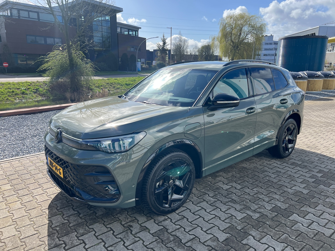 Volkswagen Tiguan - 1.5 eHybrid R-Line Edition - AutoWereld.nl