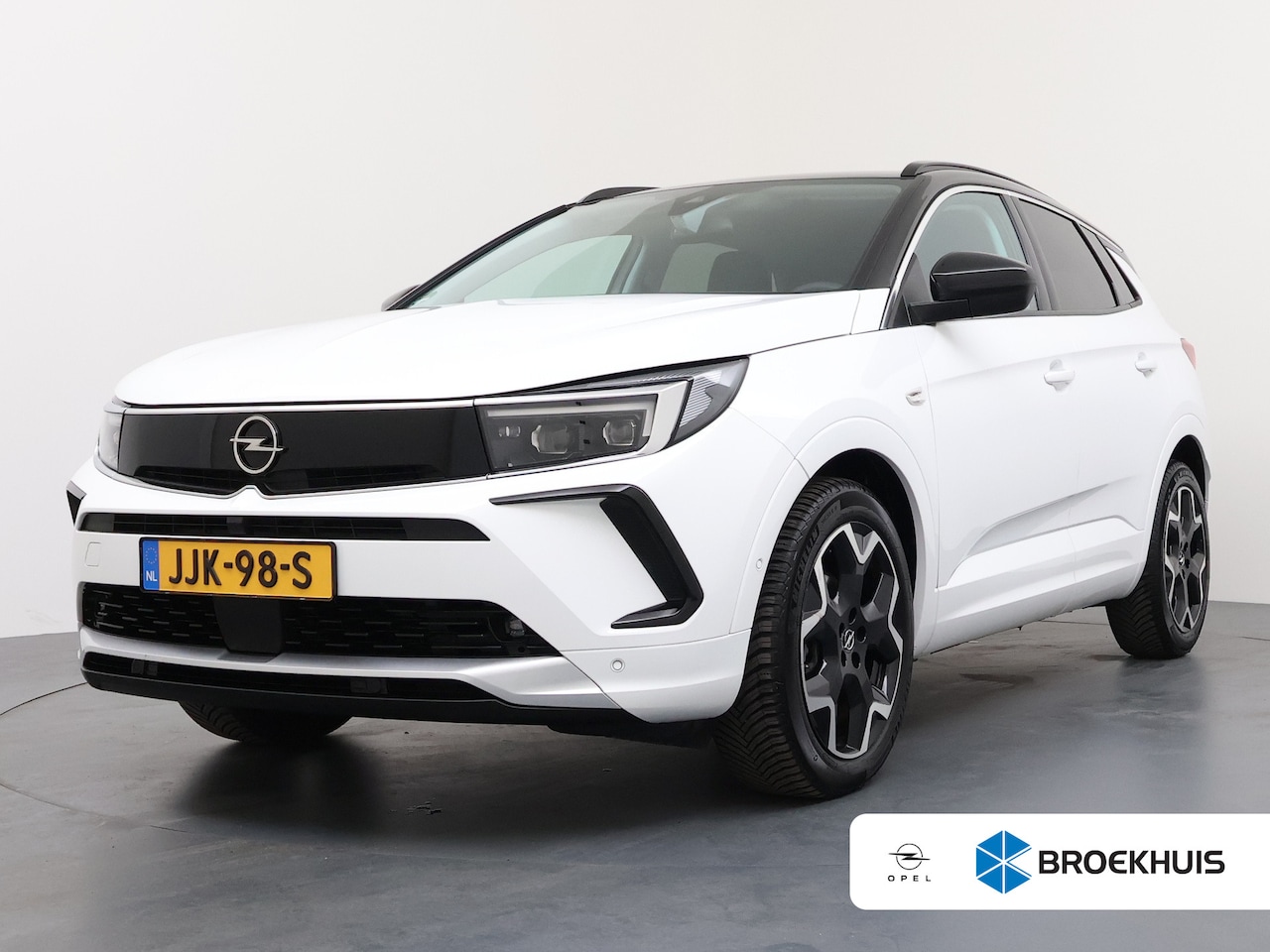 Opel Grandland - 1.2 Turbo Ultimate | Achteruitrijcamera | Alcantara bekleding | Apple Carplay/Android Auto - AutoWereld.nl