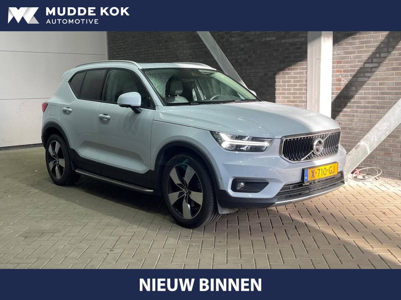 Volvo XC40 - D4 AWD Momentum Pro | Panoramadak | ACC | Trekhaak | Leder | 360° Camera | Stoel+Stuurverw - AutoWereld.nl