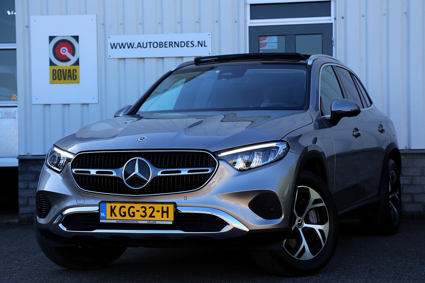 Mercedes-Benz GLC-klasse - 300e Plug in hybride 4MATIC*Perfect Onderh.*1ste Eig*Pano/Luchtvering/ACC/Half Leder/Stoel - AutoWereld.nl