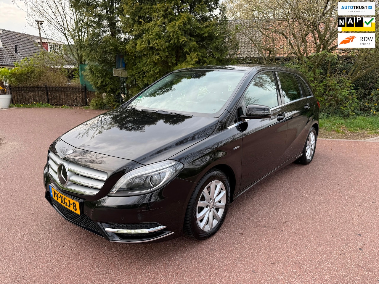Mercedes-Benz B-klasse - 180 Ambition / Navi / Leder / Airco / xenon / pdc / NAP - AutoWereld.nl