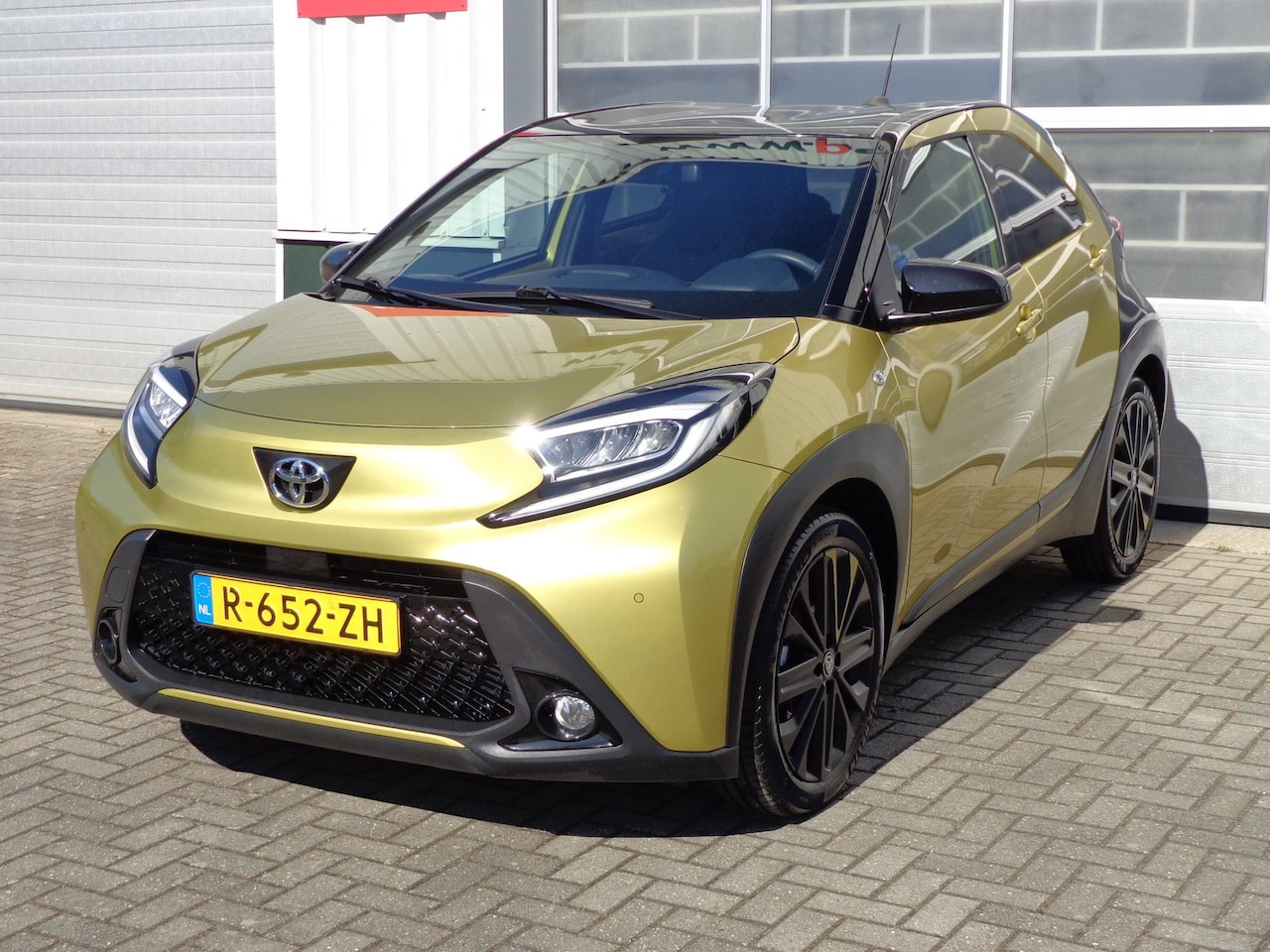 Toyota Aygo X - 1.0 VVT-i MT Premium 1.0 VVT-i MT Premium,Navi,PDC,Camera,Half leder,etc,etc - AutoWereld.nl