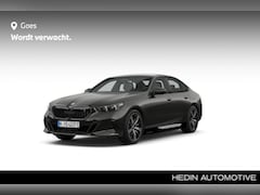 BMW i5 - eDrive40 M Sport Edition 84 kWh M Sport Pro | Trekhaak | Panoramadak | Stoelventilatie | T