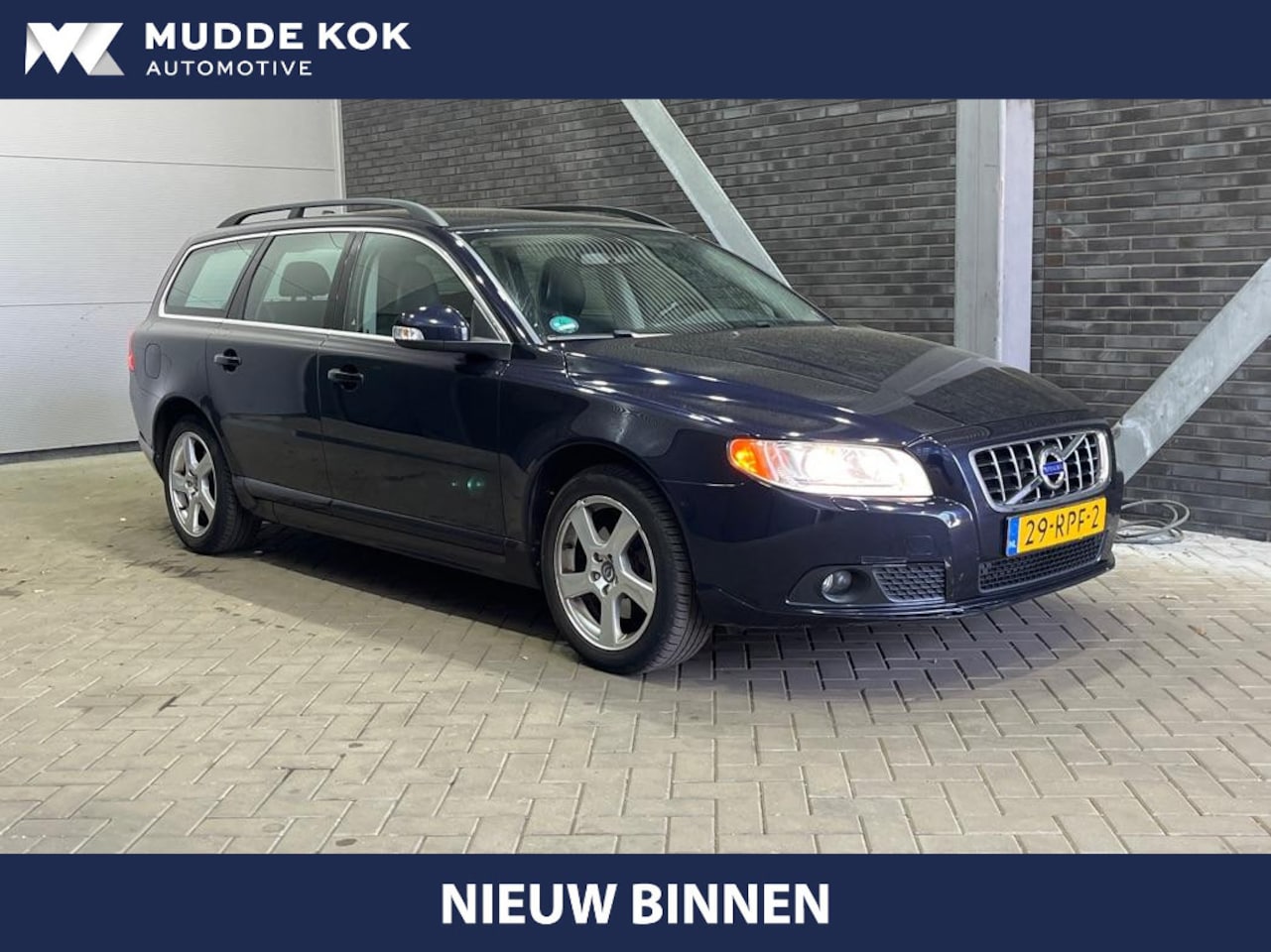Volvo V70 - T4 Limited Edition | Trekhaak | Leder | Stoelverwarming | Cruise Control | 17 Inch - AutoWereld.nl
