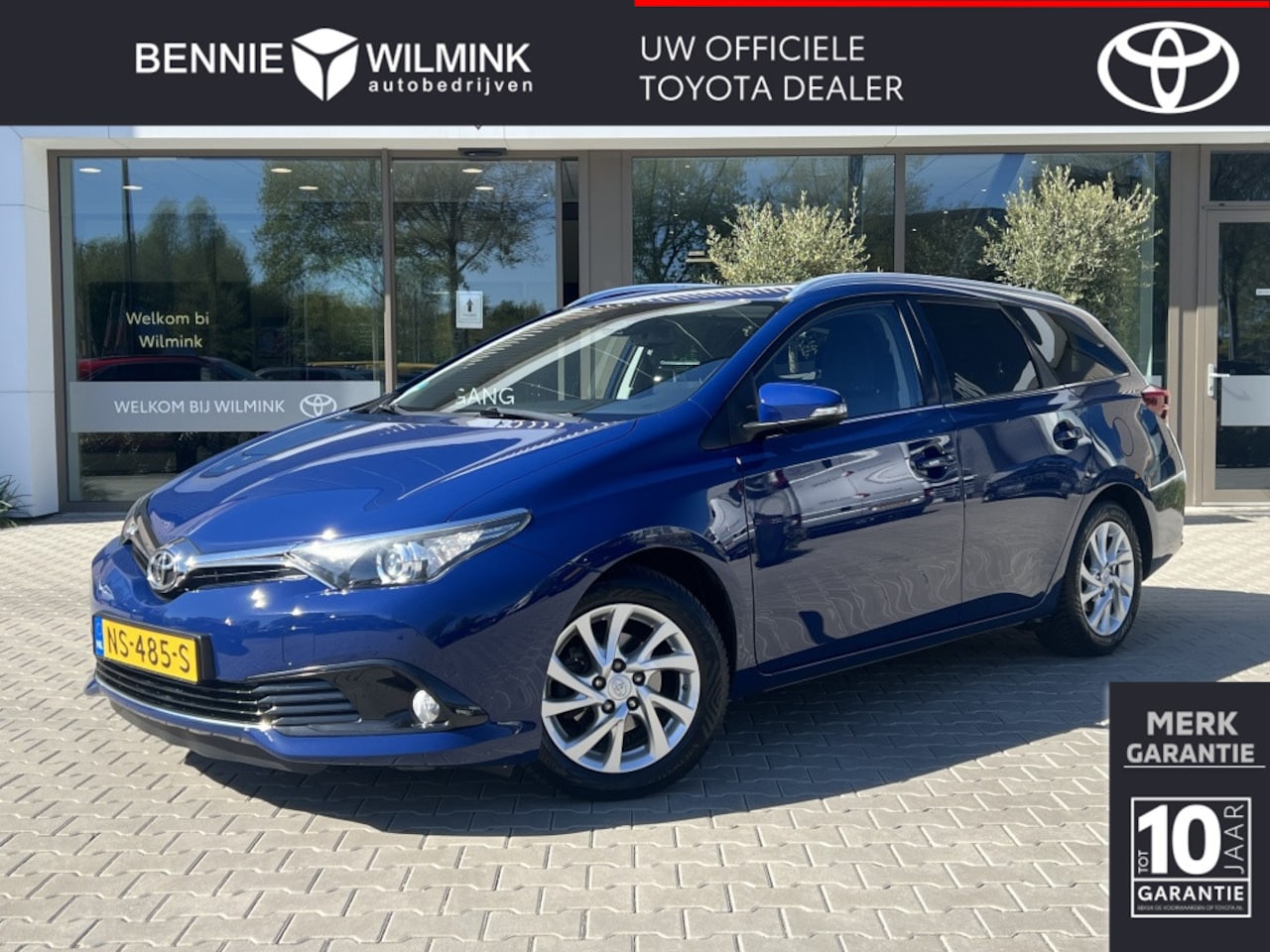 Toyota Auris Touring Sports - 1.2T Business Plus | All Seasons | Trekhaak - AutoWereld.nl
