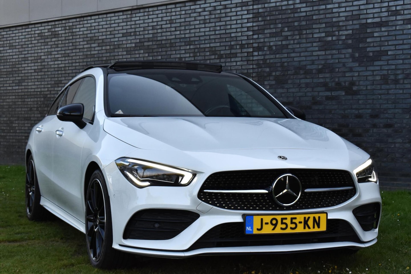 Mercedes-Benz CLA-klasse Shooting Brake - 200 Business Solution AMG Burmester Panoramadak FULL OPTIONS! - AutoWereld.nl