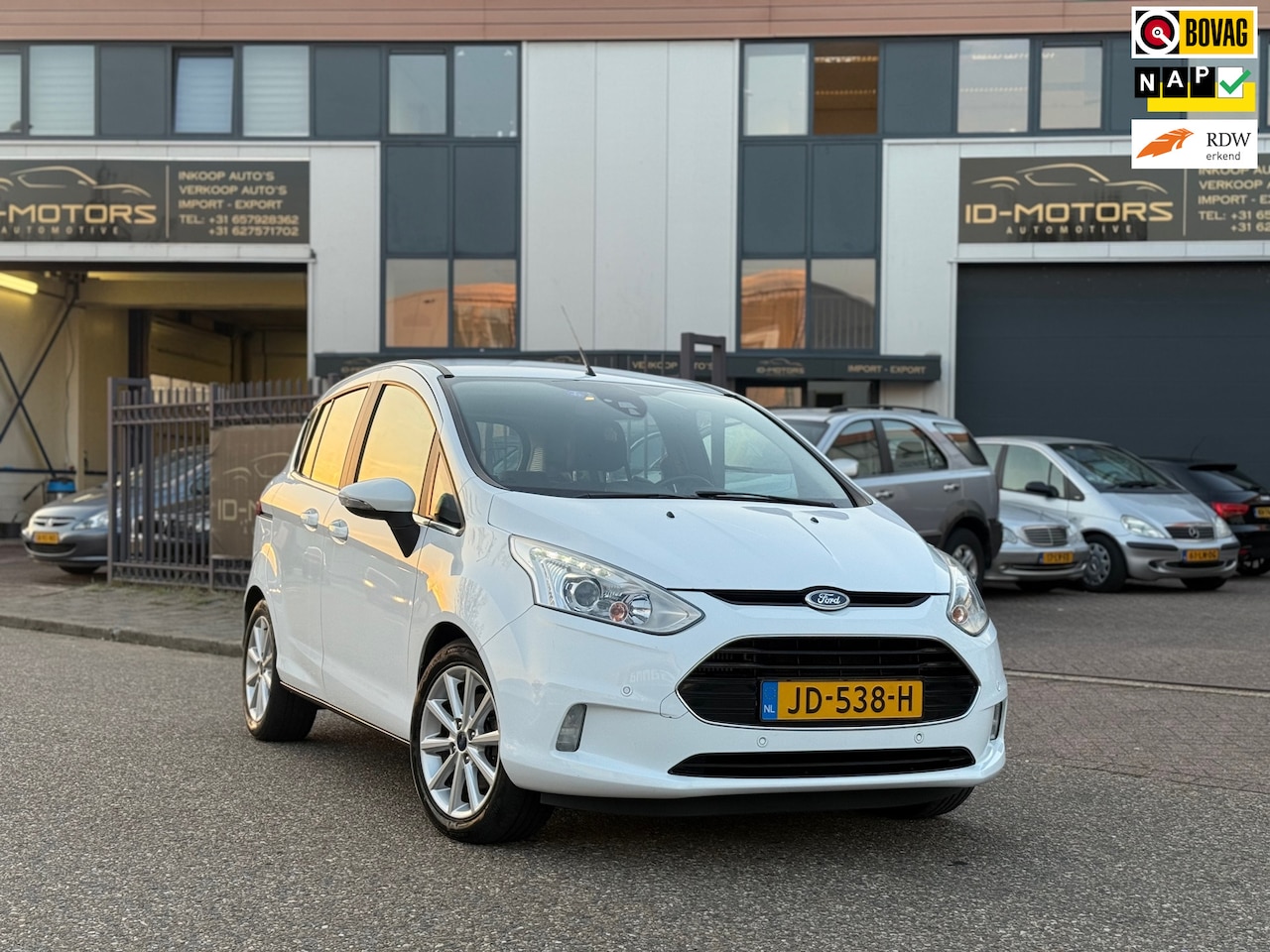 Ford B-Max - Ford B-Max 2016 Titanium Lage kmNavi Camera lINRUIL MOGELIJK - AutoWereld.nl