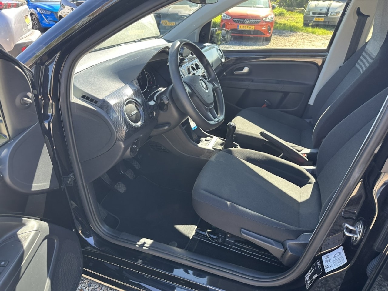 Volkswagen Up! - 1.0 Airco/DAB/Bluetooth