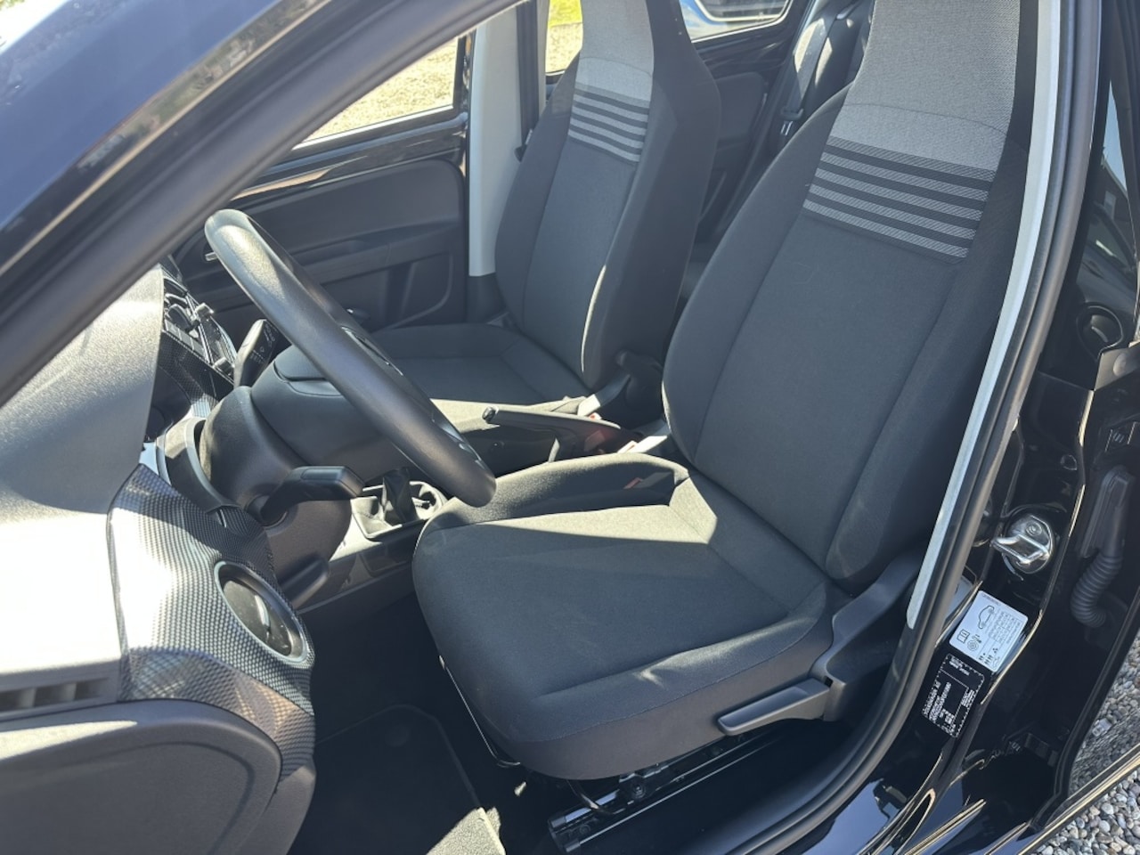Volkswagen Up! - 1.0 Airco/DAB/Bluetooth