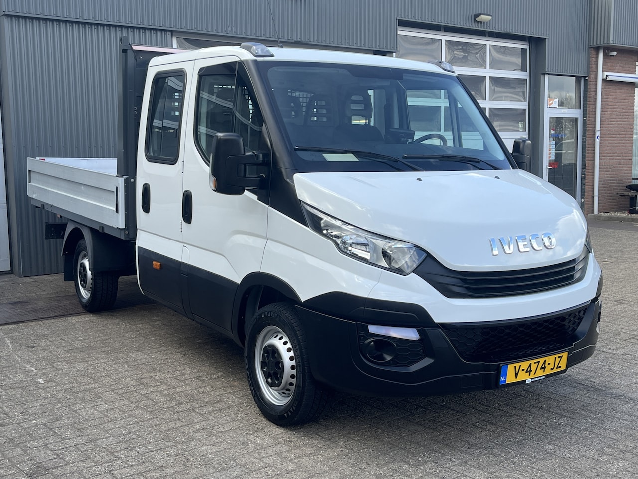 Iveco Daily - 35S12D 2.3 345 Openlaadbak Airco Trekhaak 3500kg trekgewicht 7-Persoons Open laadbak Pick- - AutoWereld.nl
