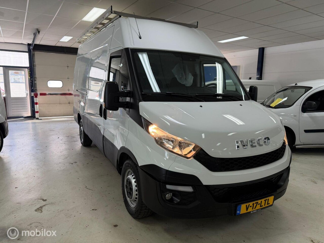 Iveco Daily - 35C12V 2.3 352 H2 Airco Cruise Automaat - AutoWereld.nl