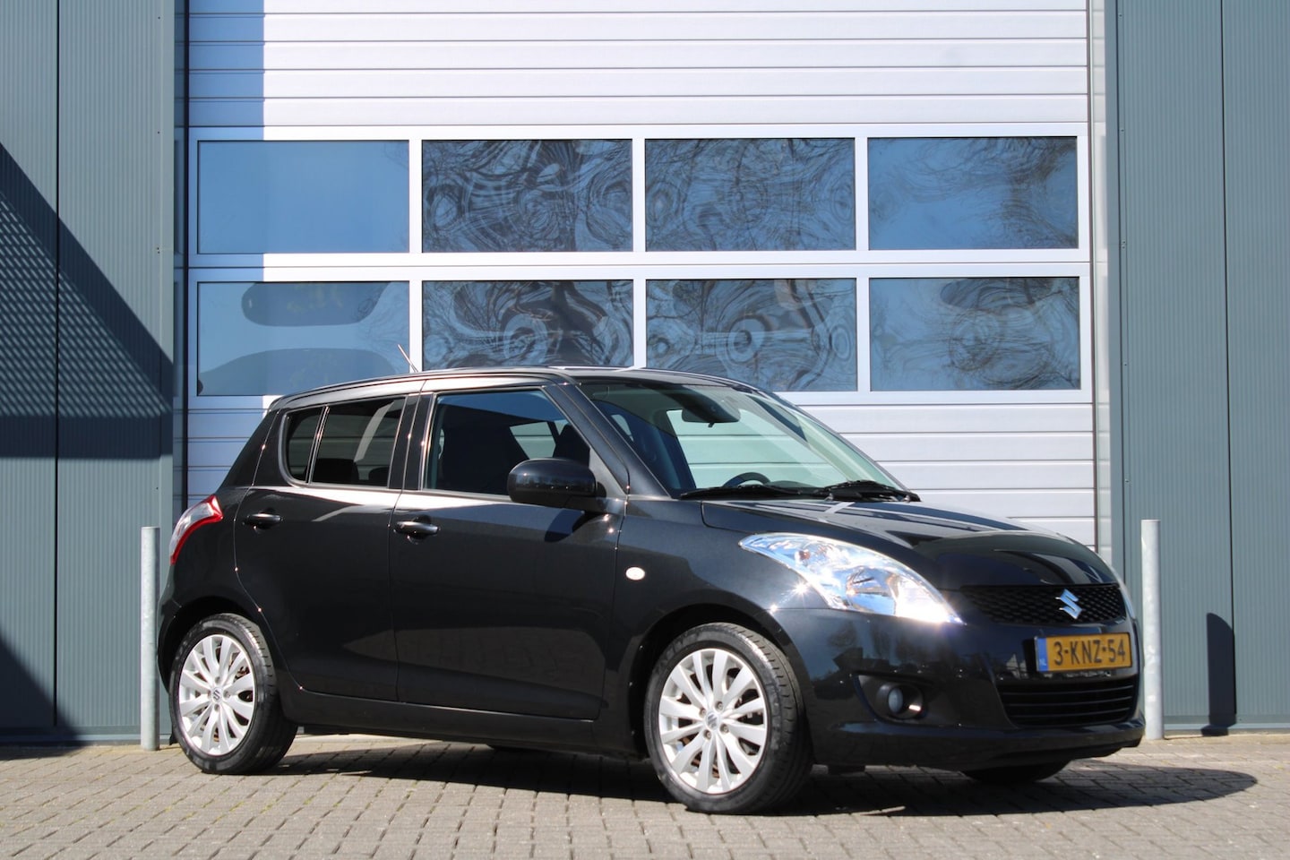 Suzuki Swift - 1.2 Exclusive EASSS 5-Deurs Clima/Cruise/Stoelverwarming/Keyless/RadioCD.USB/16"LM/Dealero - AutoWereld.nl