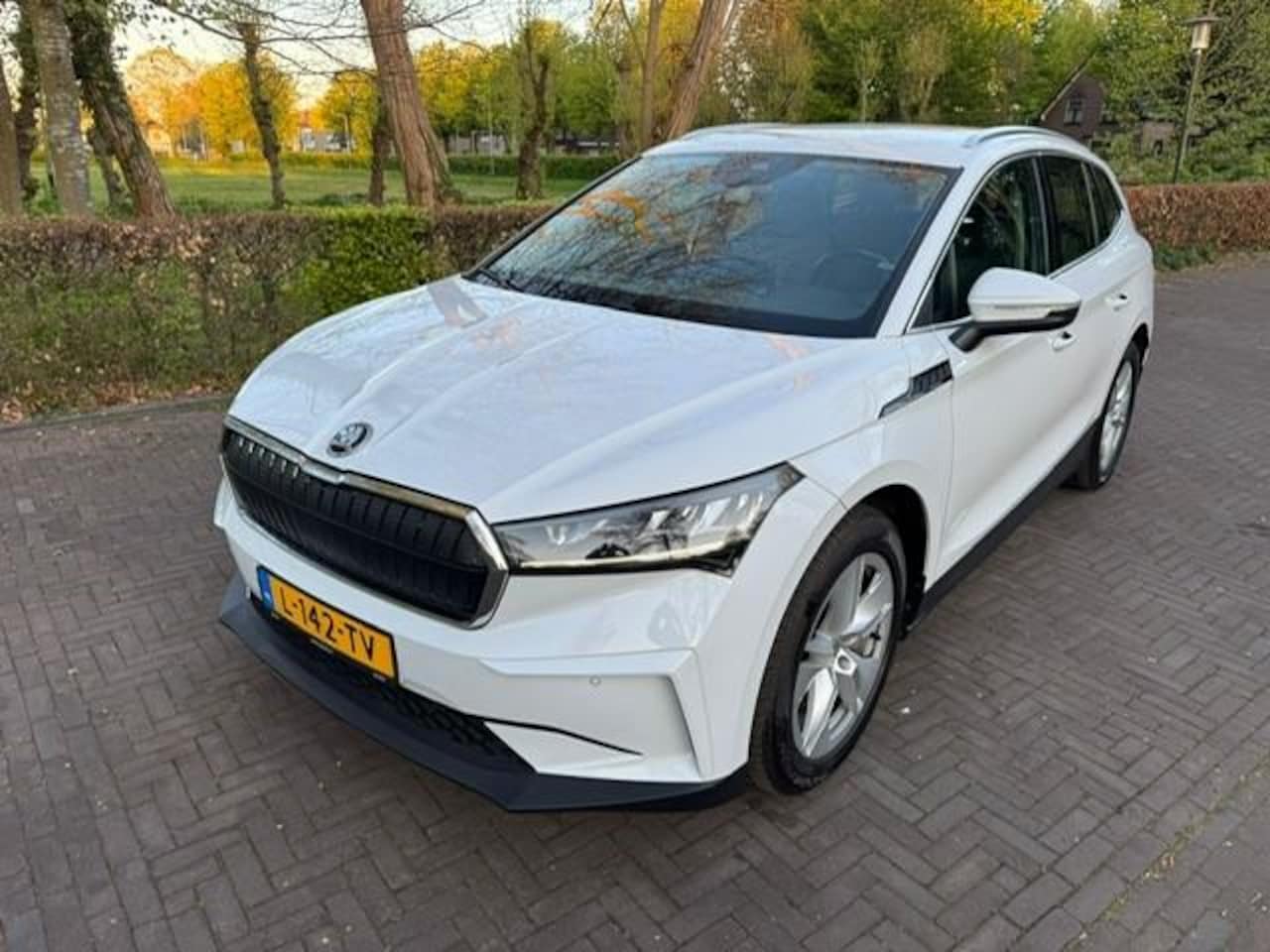 Skoda Enyaq iV - 80 BEV 204PK SOH 90%/WARMTEPOMP/TREKHAAK/LED/HLEER/ACARPLAY/CAMERA/FABRIEKSGARANTIE - AutoWereld.nl