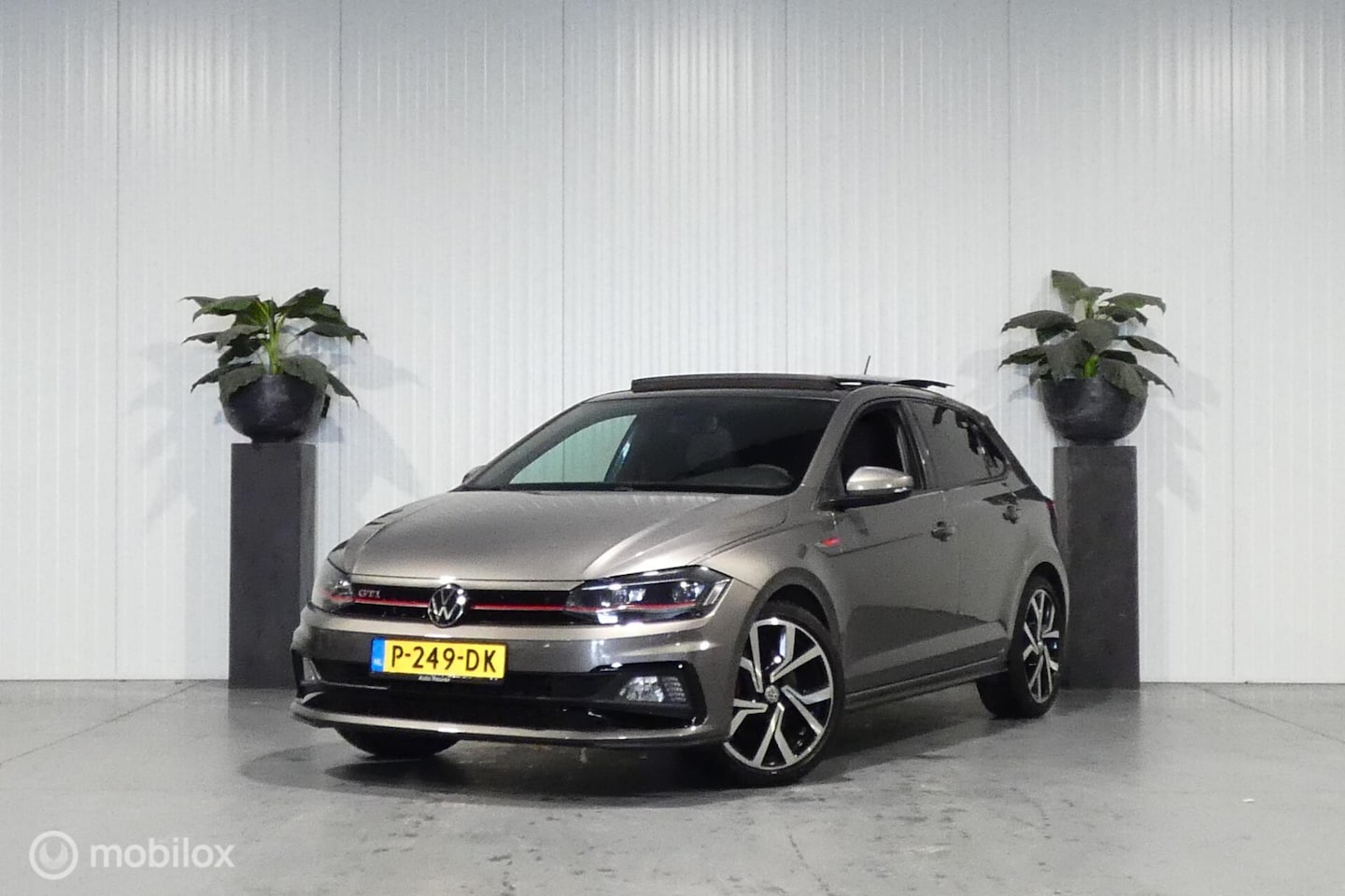 Volkswagen Polo - 2.0 TSI GTI pano automaat navi carplay - AutoWereld.nl