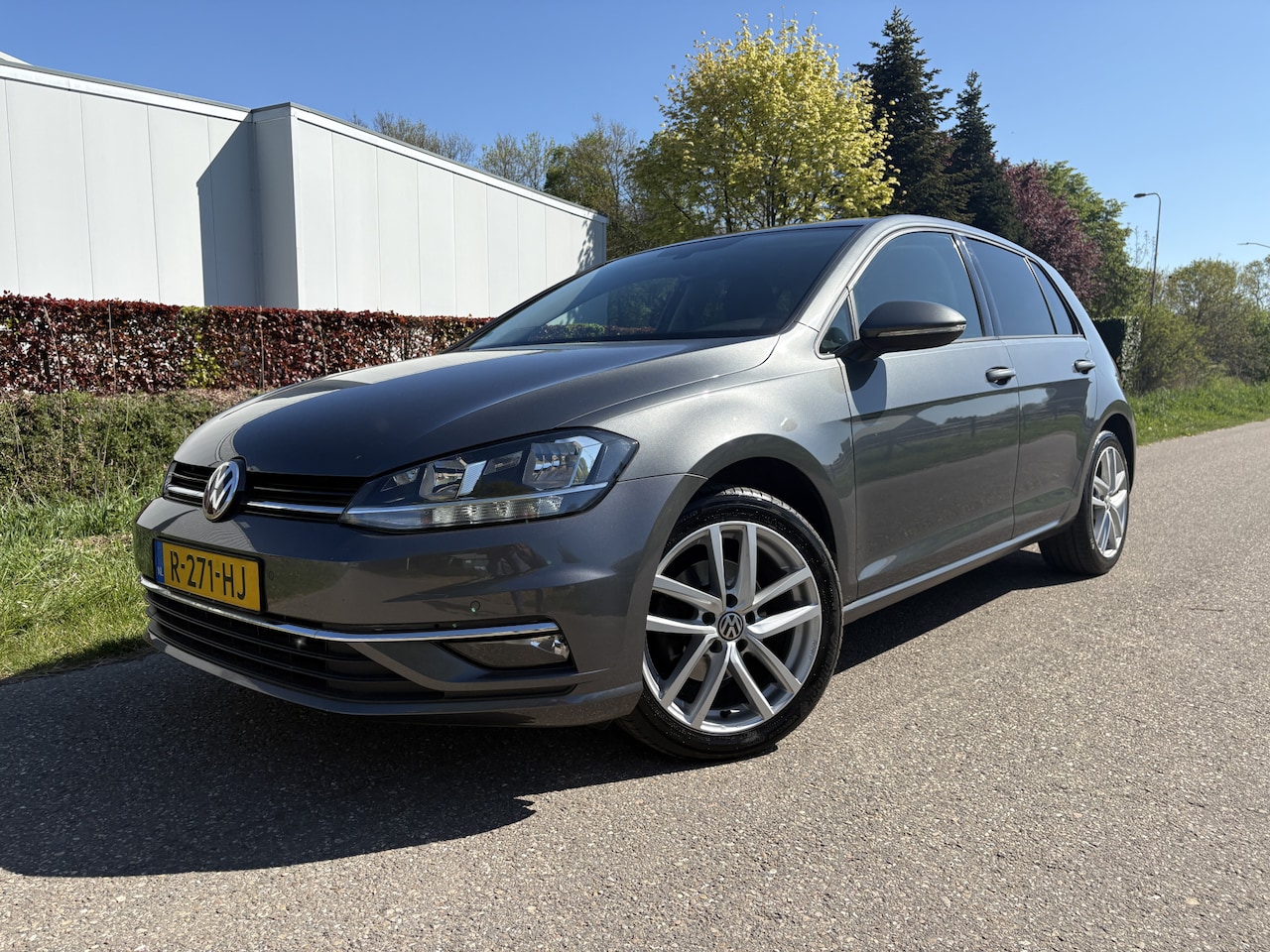 Volkswagen Golf - 1.4 TSI Highline Business R / AUTOMAAT / NAVI / CARPLAY / 93dkm! - AutoWereld.nl