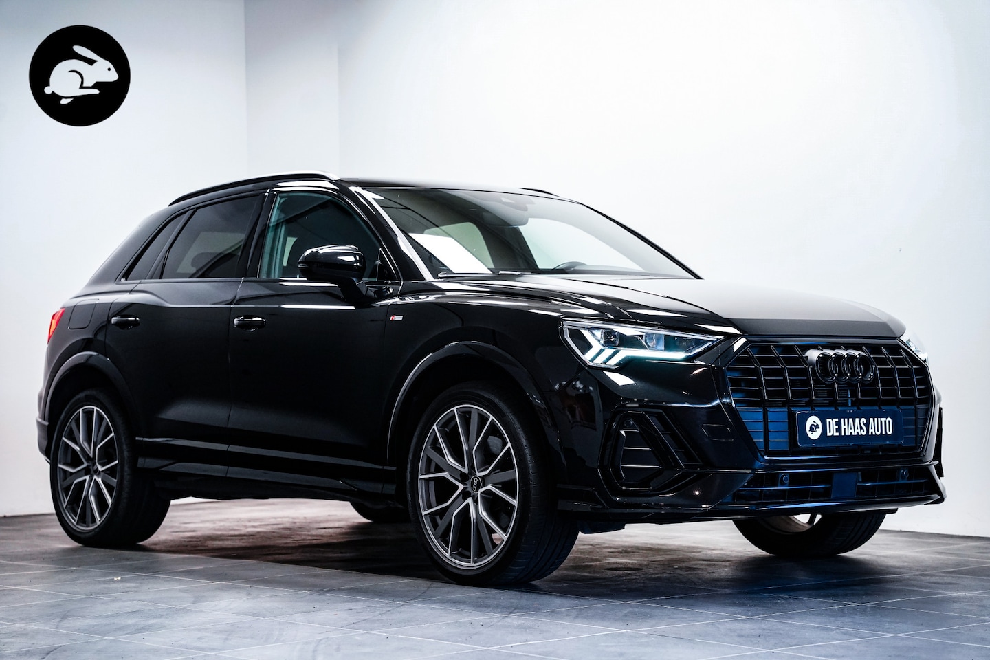 Audi Q3 - 45 TFSI e S-Line Black ed|20 inch|Camera|Sfeerverlichting|Apple car - AutoWereld.nl