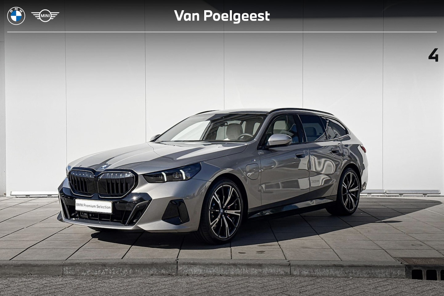 BMW 5-serie Touring - 530e M Sport M-Sport Pro / Elektrisch Wegklapbare Trekhaak / 20 inch / Driving Assistant P - AutoWereld.nl