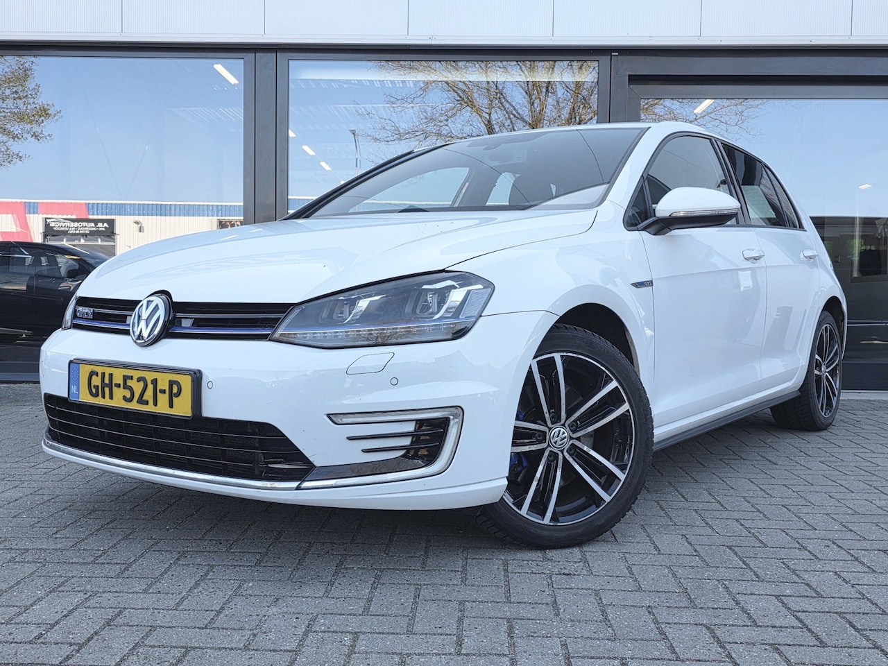 Volkswagen Golf - 1.4 TSI GTE AUTOMAAT + DEALERONDERHOUDEN - AutoWereld.nl