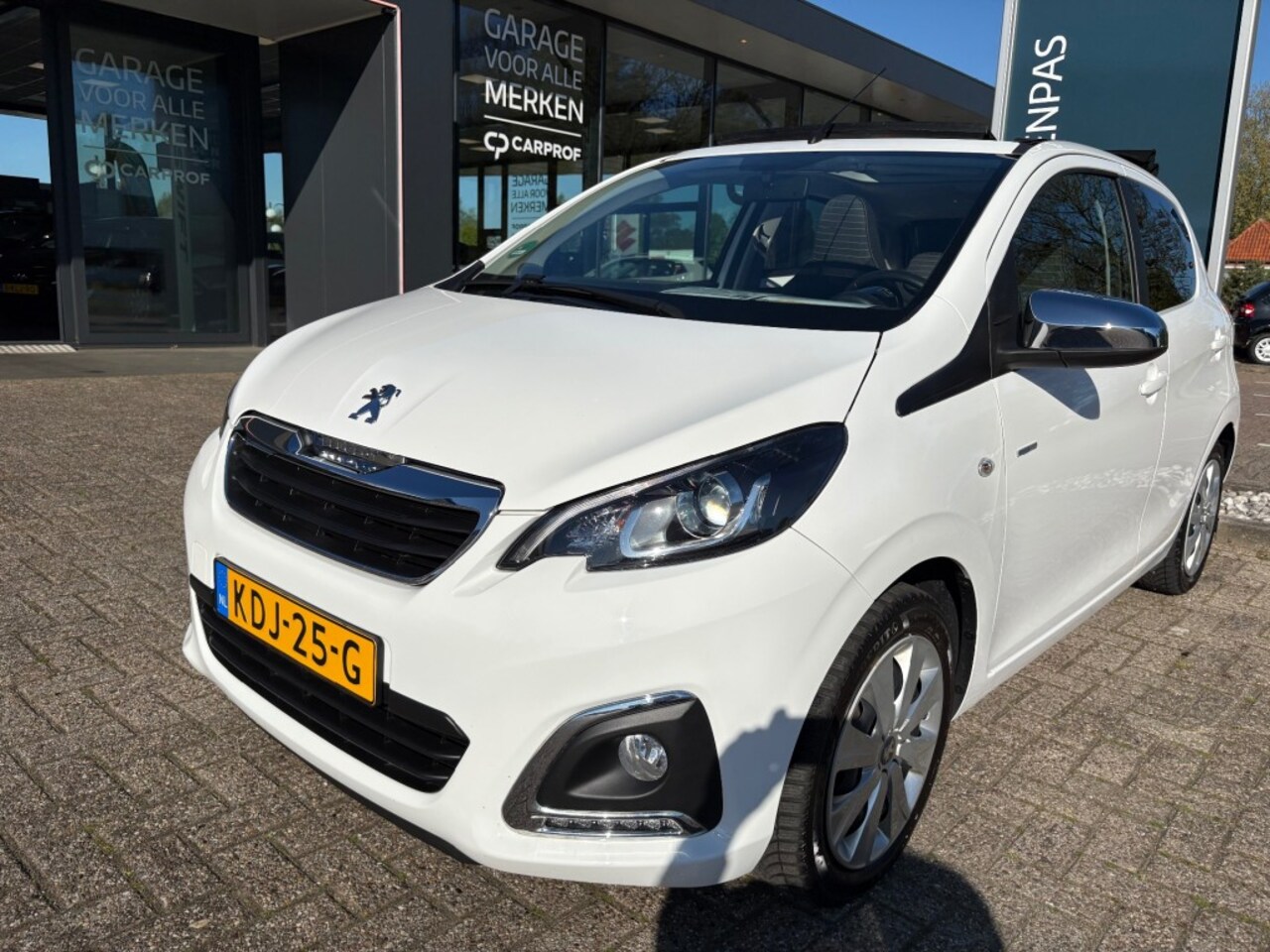 Peugeot 108 - 1.0 e-VTi Allure TOP! Camera - El. stoffen dak - Carplay - AutoWereld.nl