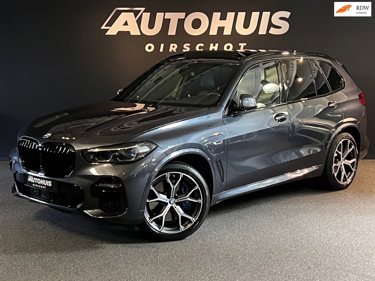 BMW X5 - XDrive45e High Executive Edition M Pano/ 21"/ Carbon/ Laserlicht/ M Sport remmen/ Memoryse - AutoWereld.nl