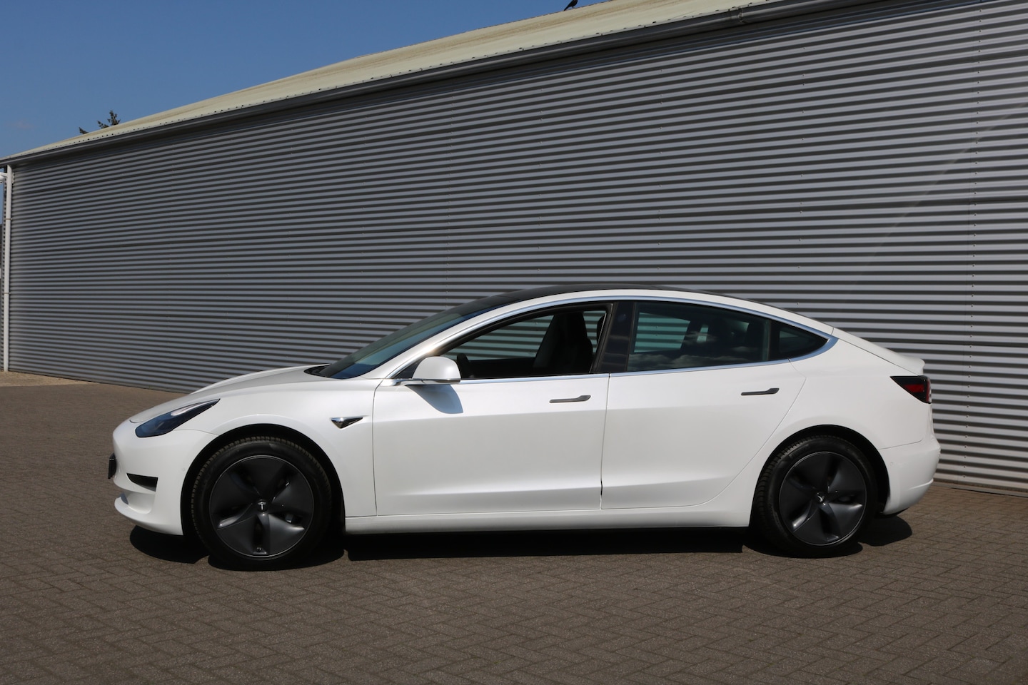 Tesla Model 3 - Standard RWD Plus 60 kWh (149.569Km NAP Pano Navi Sportleder Autopilot Camera 18InchLMV) - AutoWereld.nl