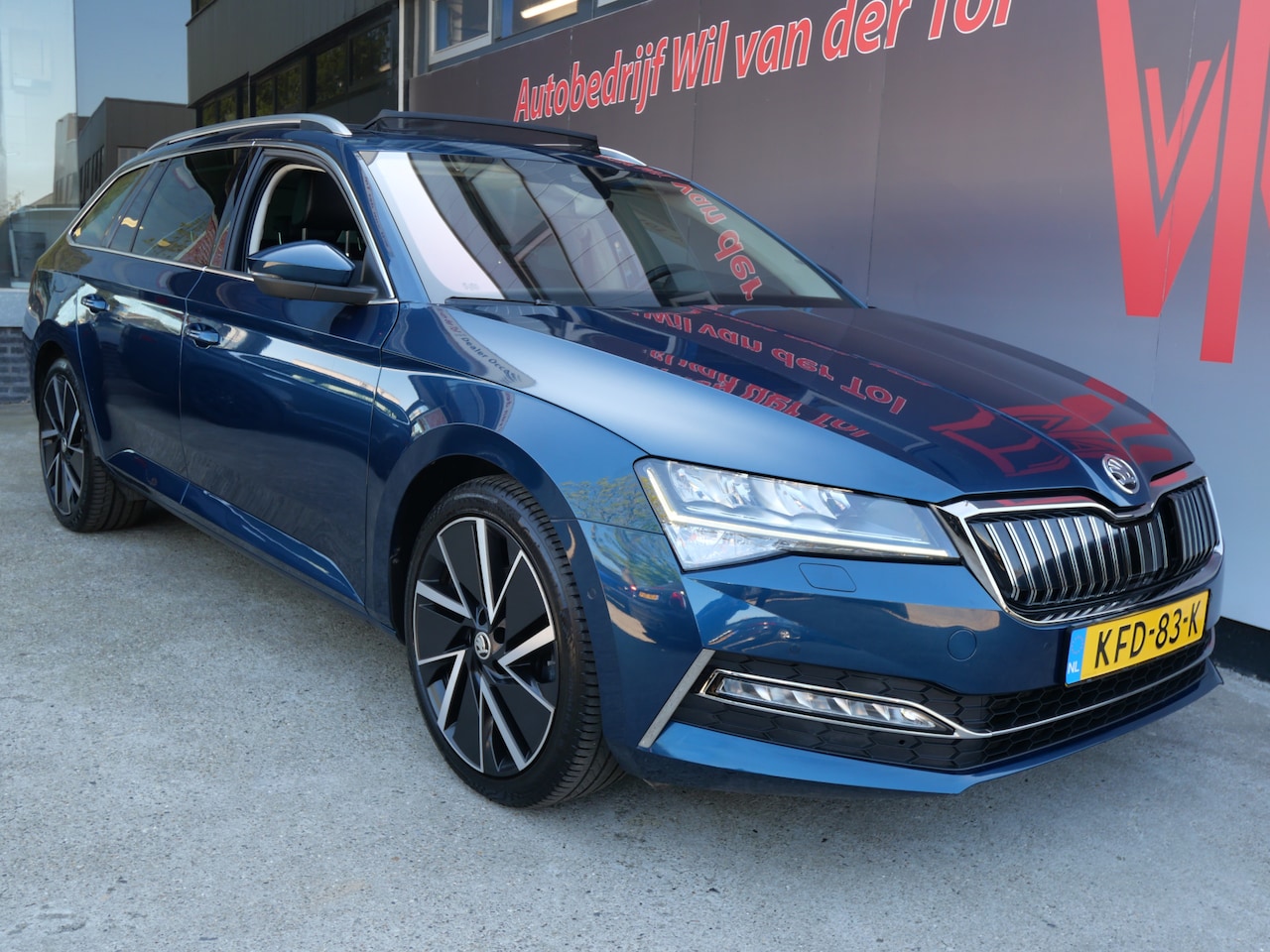 Skoda Superb Combi - 1.4 TSI iV STYLE BUSINESS | PANORAMA | LEER | TREKHAAK | PHEV | BTW-AUTO!! - AutoWereld.nl
