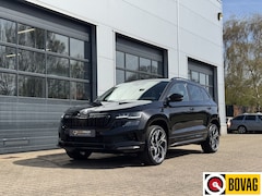 Skoda Karoq - 1.5 TSI DSG ACT Sportline Business | PANORAMADAK | 19 INCH LICHTMETALEN VELGEN | SPORTSTOE