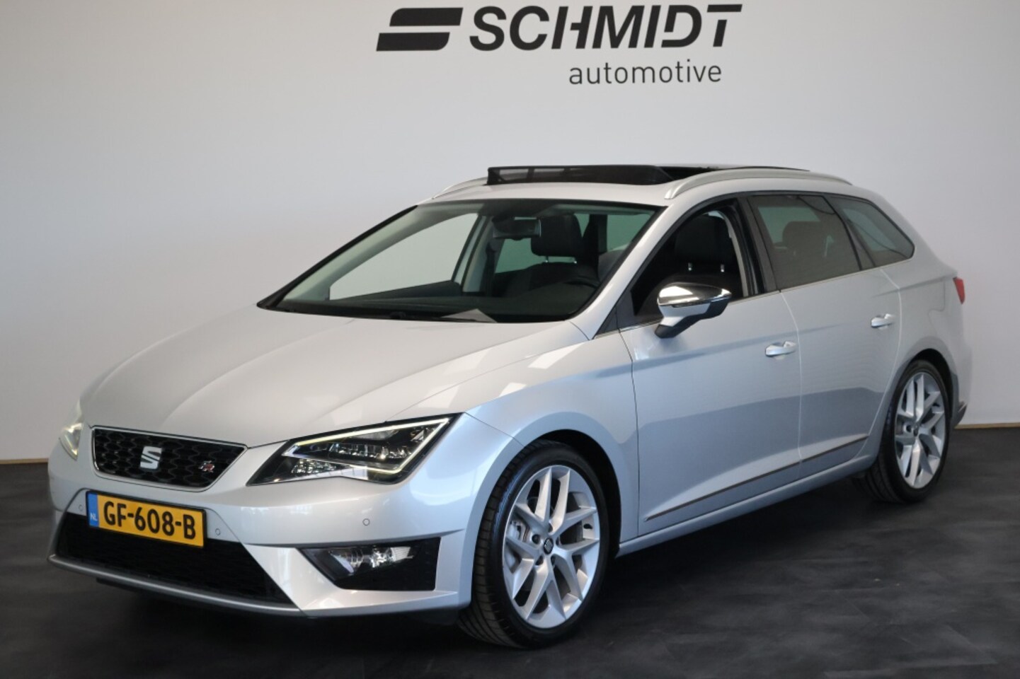 SEAT Leon ST - 1.4 TSI ACT FR Dynamic DSG | Panoramadak | LED | Alcantara - AutoWereld.nl