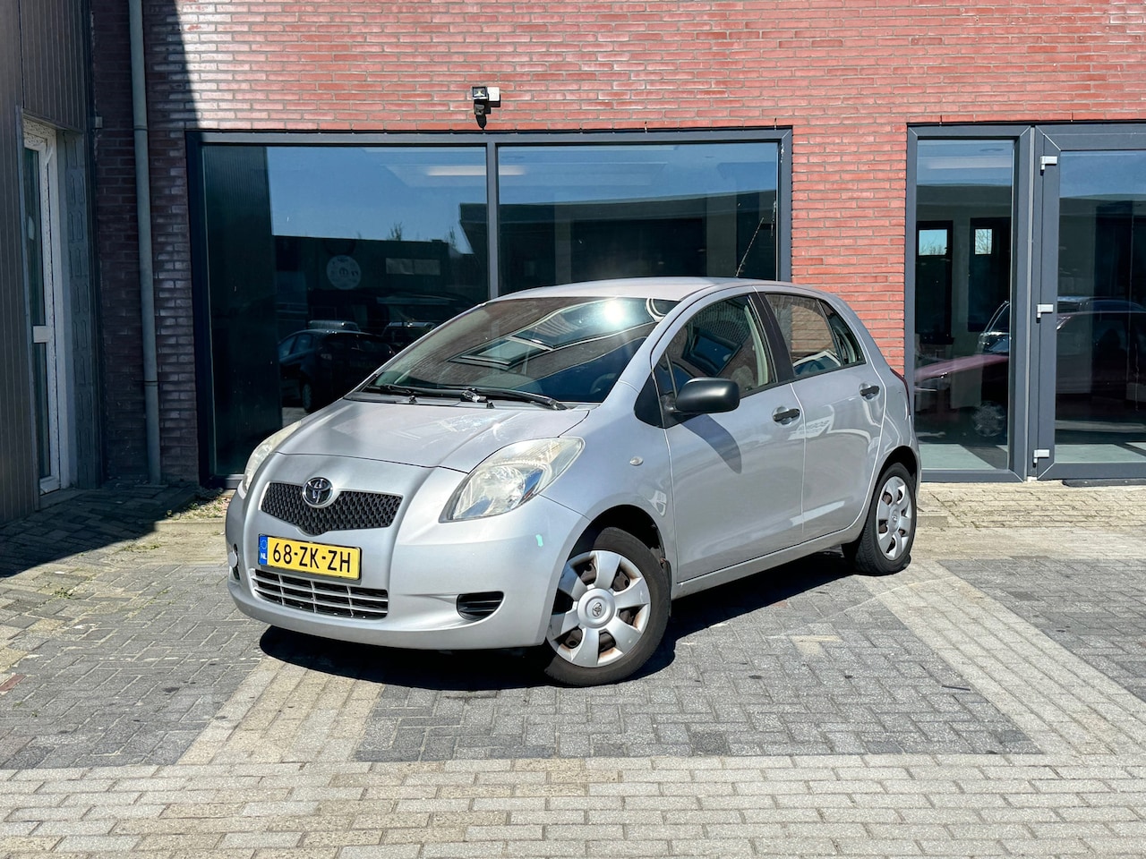 Toyota Yaris - 1.0 VVTi Spirit | Trekhaak | Airco | PDC | - AutoWereld.nl