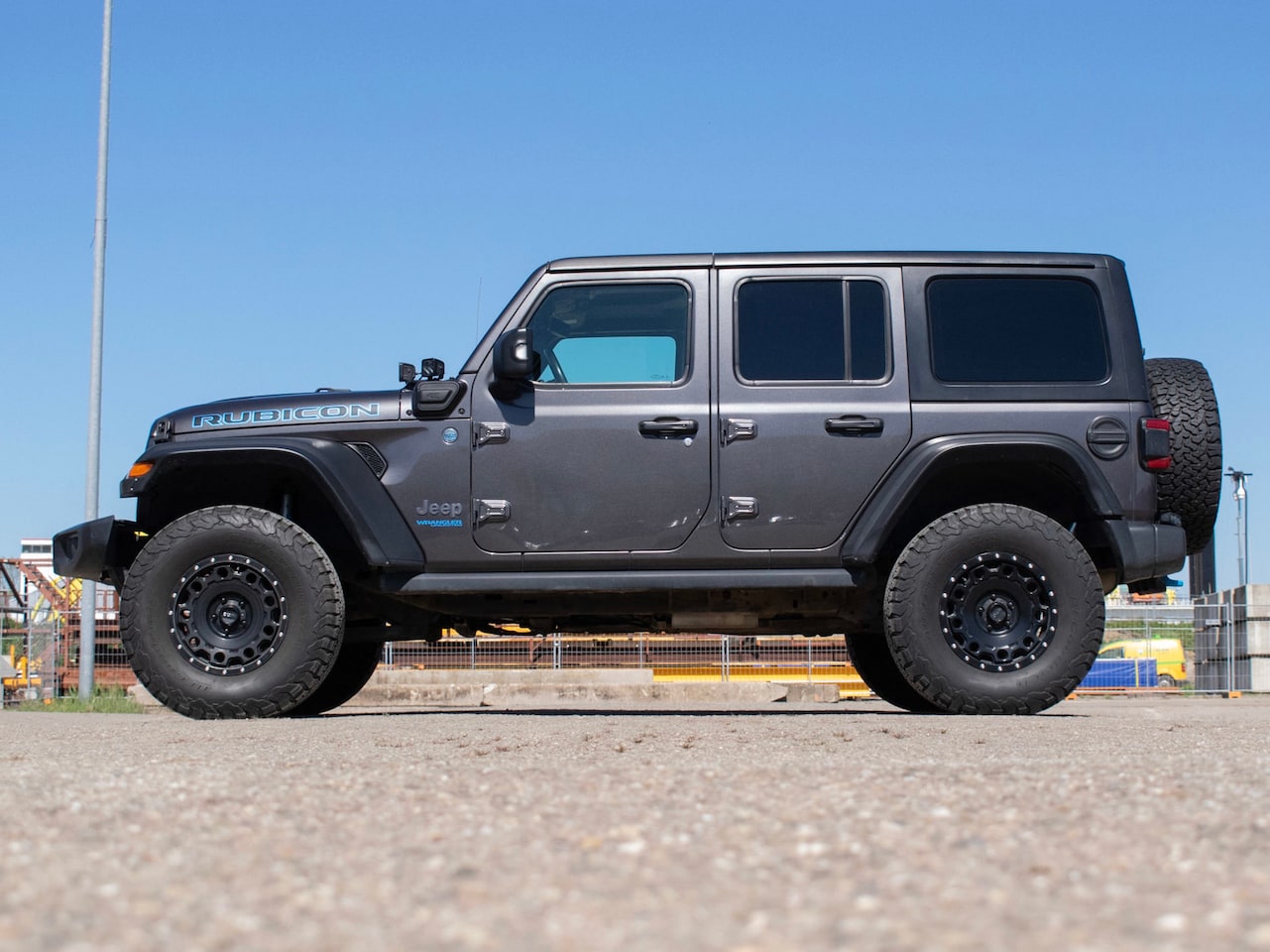 Jeep Wrangler Unlimited - 4xe 380 Rubicon (APPEL CARPLAY,HARDTOP,NAVI,VERHOODG,BILSTEIN-SCHOKDEMPERS,KMC VELGEN,EXTR - AutoWereld.nl