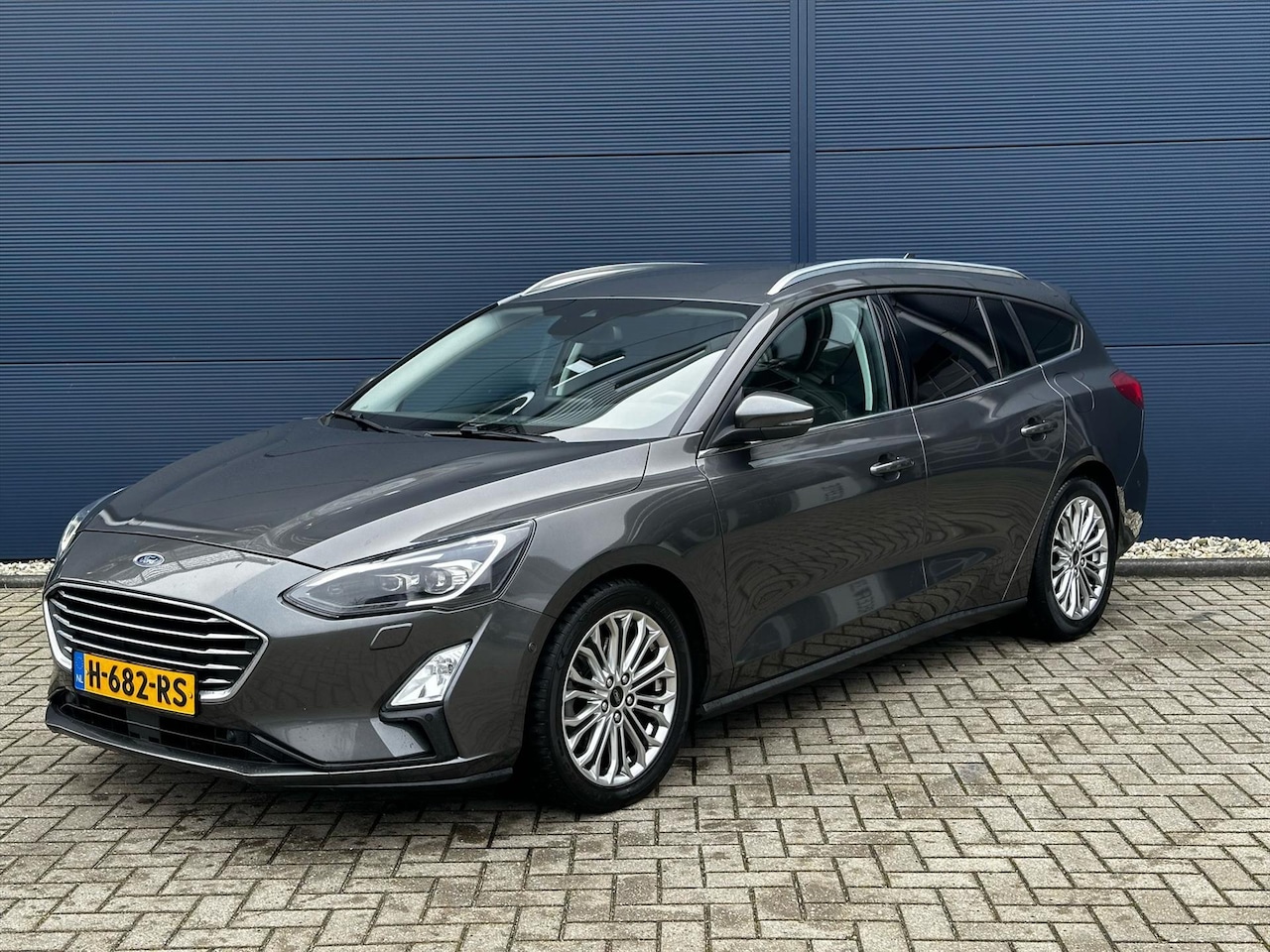 Ford Focus Wagon - 1.0 EcoBoost 125pk AUTOMAAT Titanium Business Led Koplampen | 17 inch velgen | Trekhaak | - AutoWereld.nl