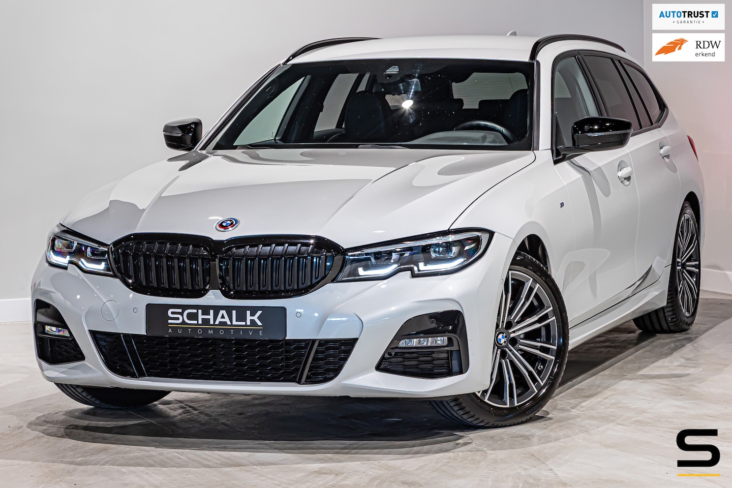 BMW 3-serie Touring - 318i M-sport|E-trekhaak|Leder|NAP|Cam| - AutoWereld.nl