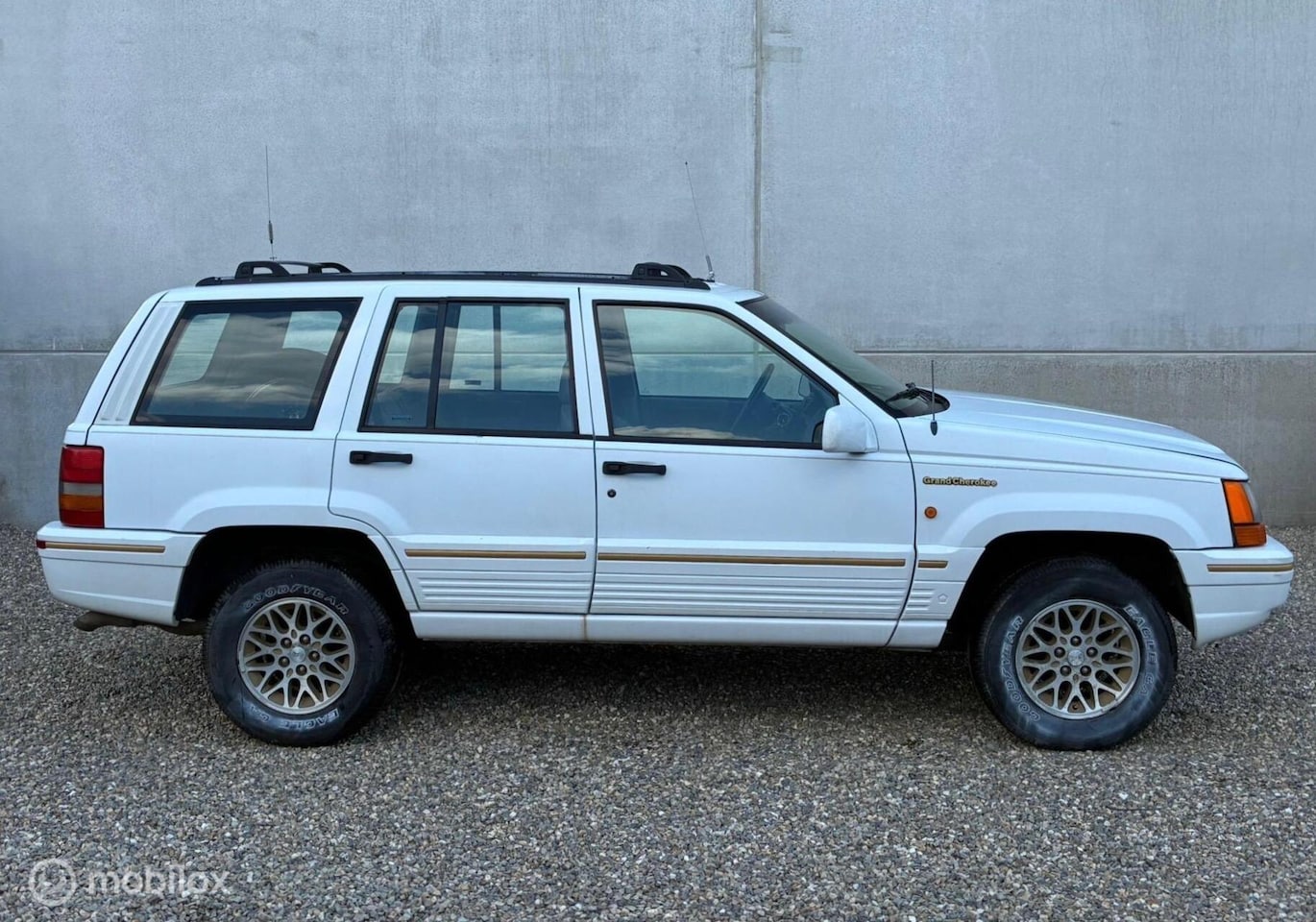 Jeep Grand Cherokee - 4.0i V6 4 WD BARNFIND / SCHUURVONDST - AutoWereld.nl