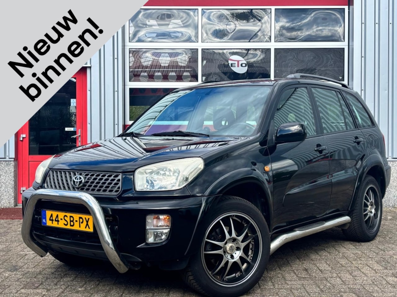 Toyota RAV4 - 2.0-16V VVT-i Sol 4x4 | Airco | Bullbars | Trekhaak - AutoWereld.nl