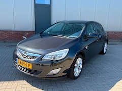 Opel Astra - 1.4 Turbo Sport 108.000 KM WEINIG GELOPEN AIRCO ZWART 2014