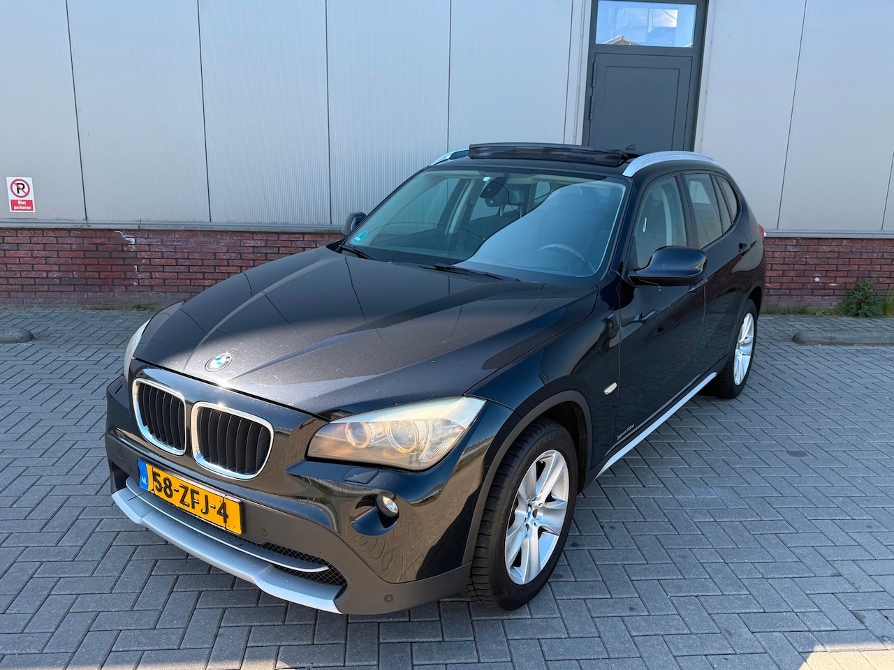 BMW X1 - SDrive18d Business PANORAMA DAK AUTOMAAT CLIMA NAVIGATIE ZWART 2011 - AutoWereld.nl
